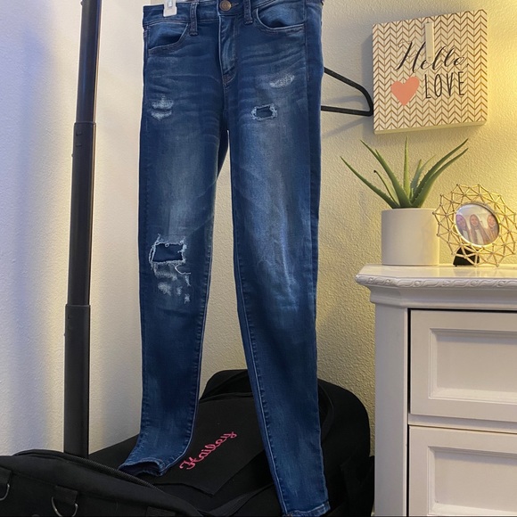 American Eagle Outfitters Denim - blue darker washed ripped jeans